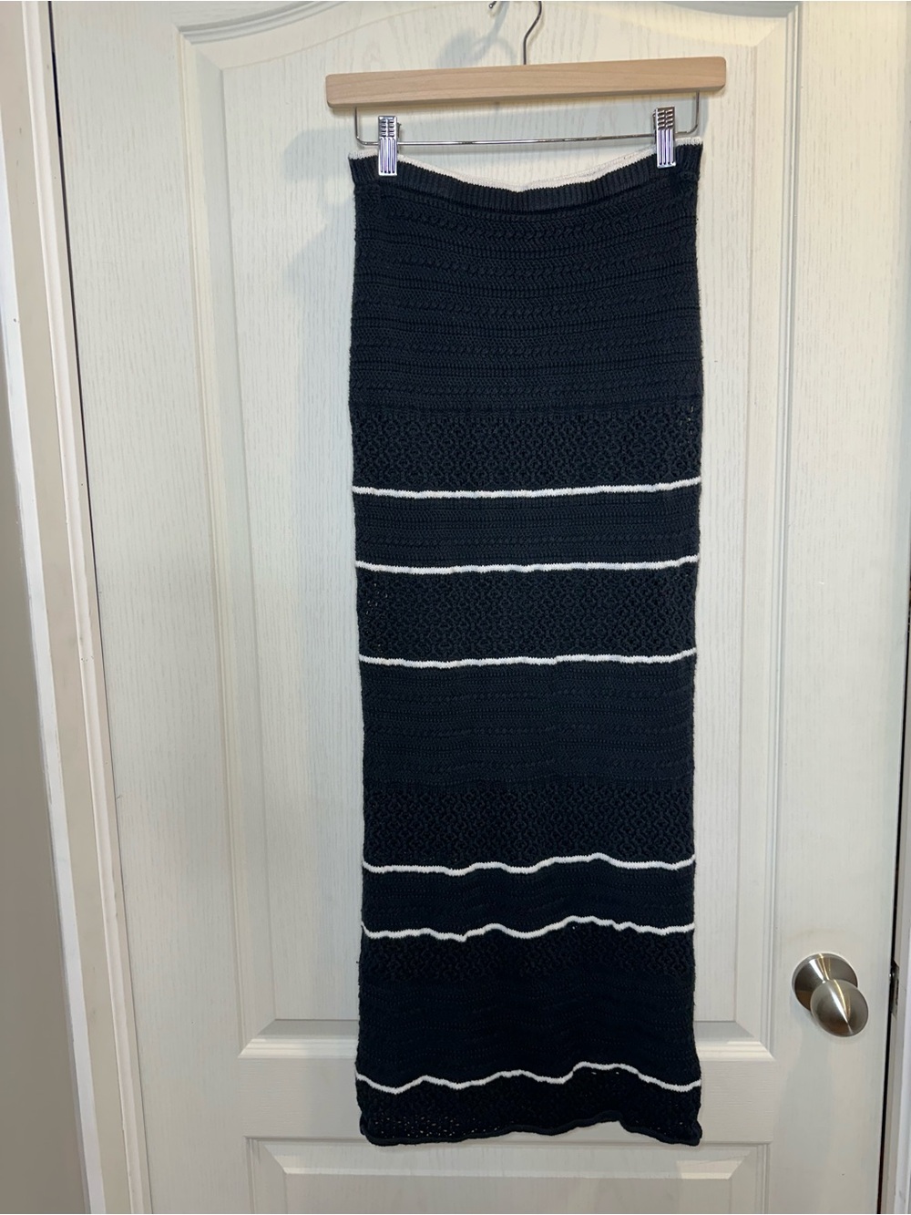 Abercrombie & Fitch Black Maxi Knit Skirt with White Stripes M